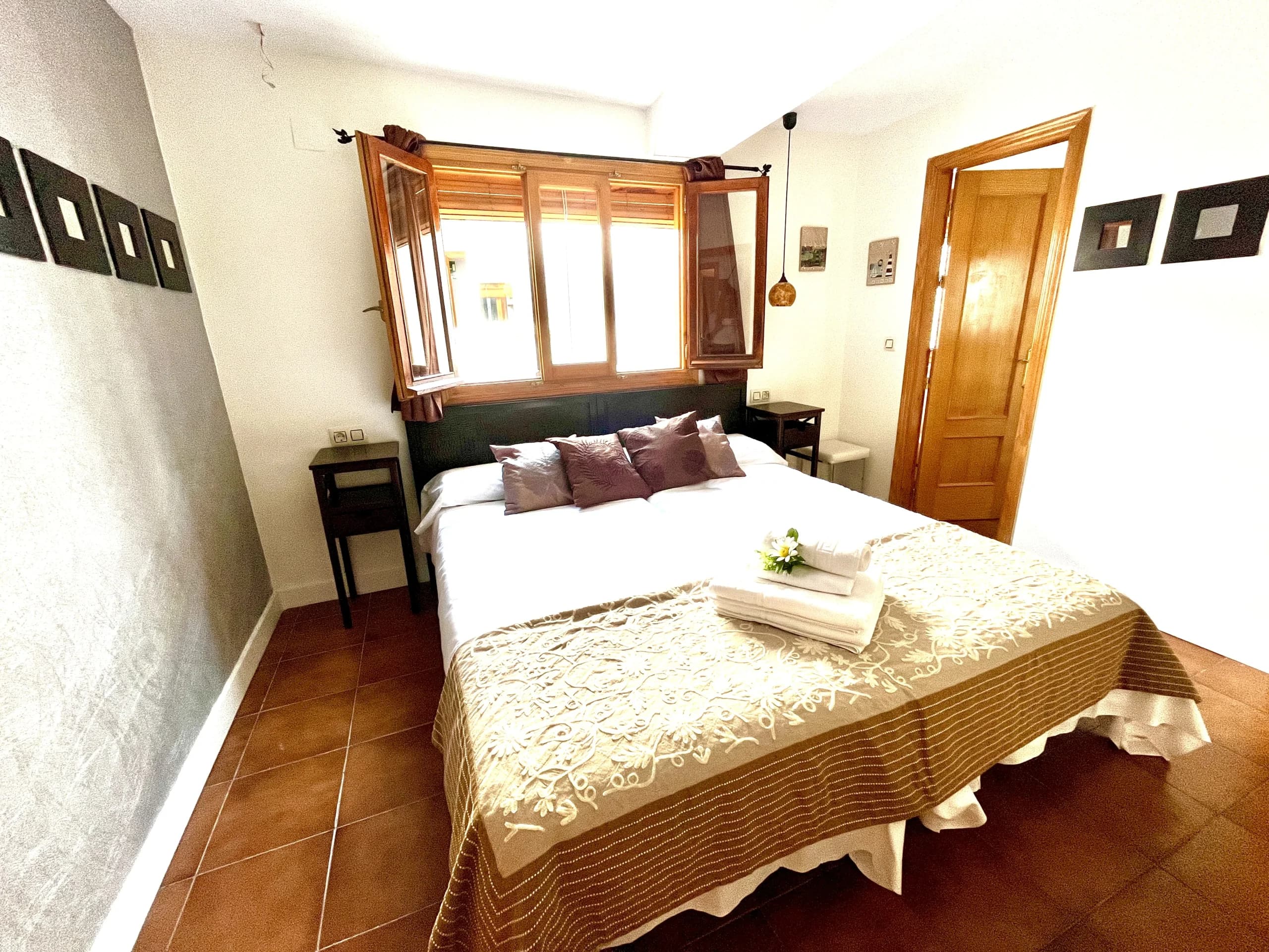 Habitación Nómadas 4, de matrimonio, con cama doble y baño privado
